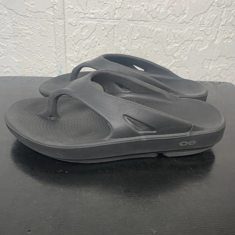 OOFOS Original Sandals Womens Size 7 Black Flip-Flops Rubber Comfort